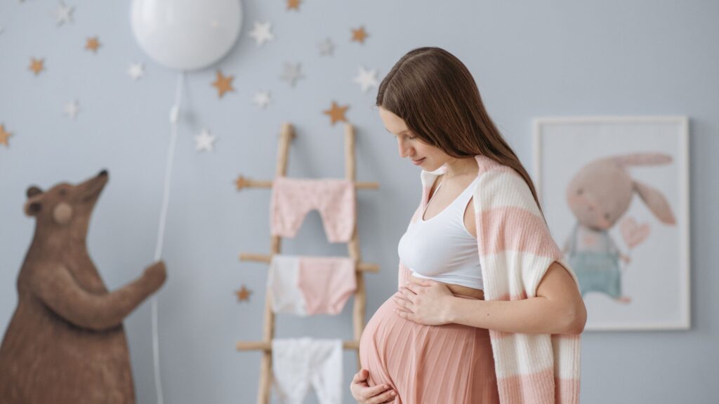 妊婦さんとクマ・うさぎ